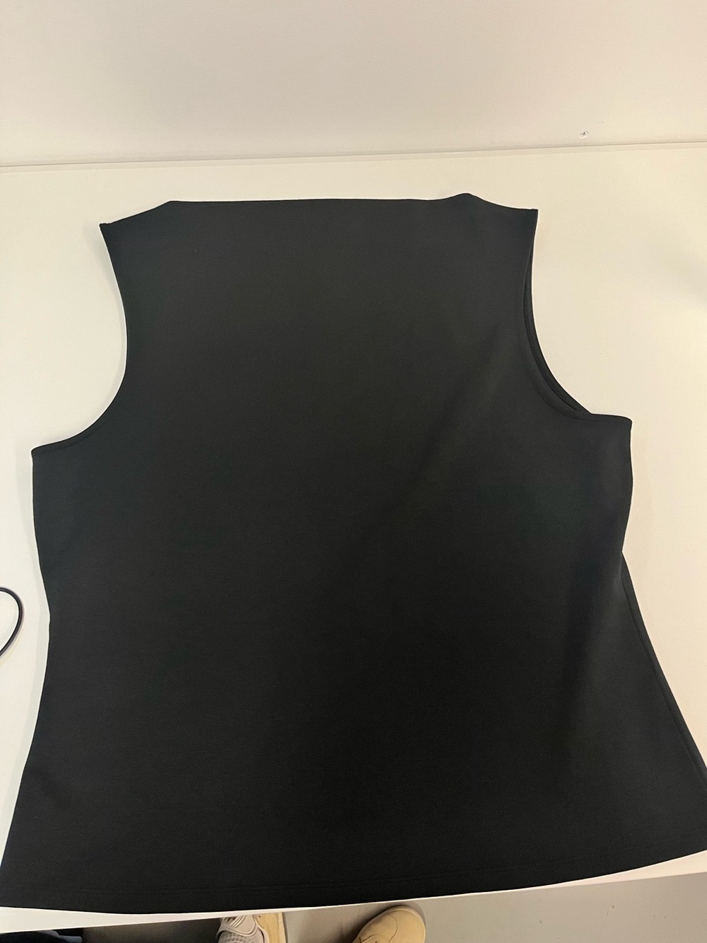 NWT Banana Republic Black Sleeveless Collared V-Neck Top XL